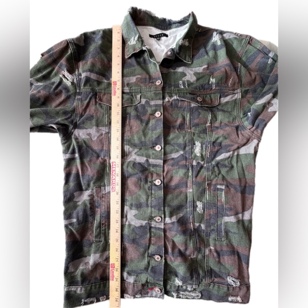 Fiore Women’s camouflage denim distressed jacket
M/L NWOT - Picture 8 of 12